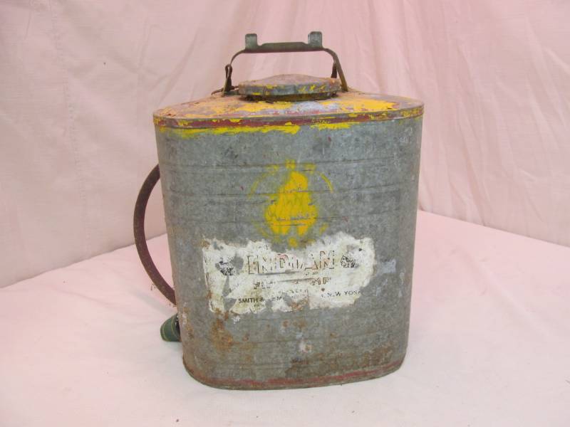 lot 158 image: vintage can