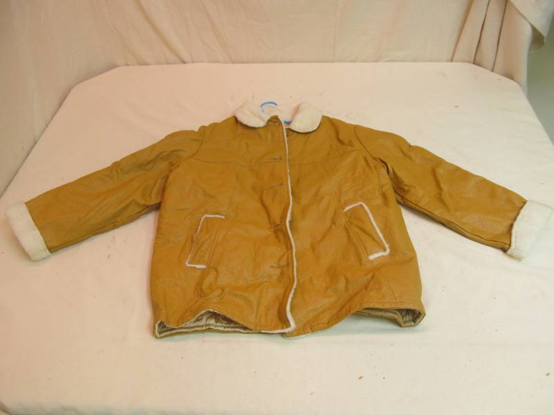 lot 181 image: Fingerhut coat