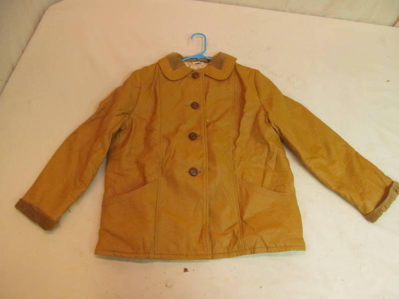 lot 182 image: Fingerhut coat
