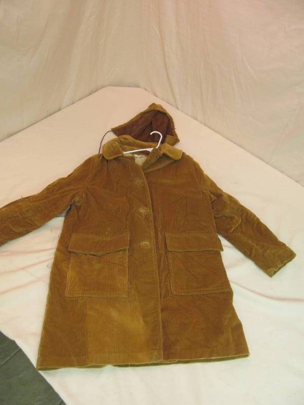 lot 189 image: Fingerhut coat