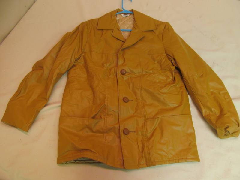 lot 191 image: Fingerhut coat