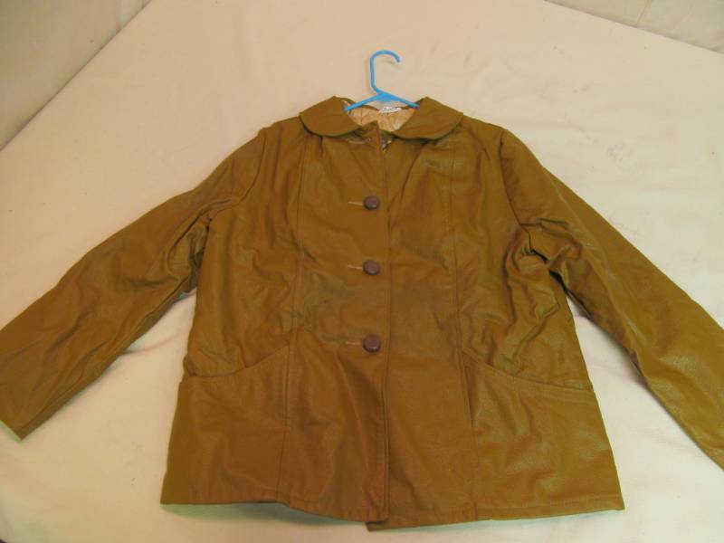 lot 192 image: Fingerhut coat