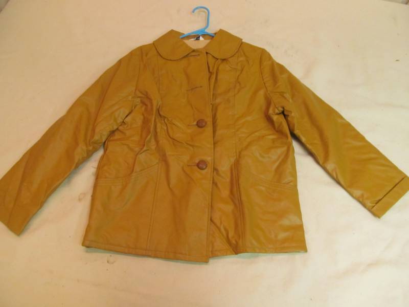 lot 193 image: Fingerhut coat
