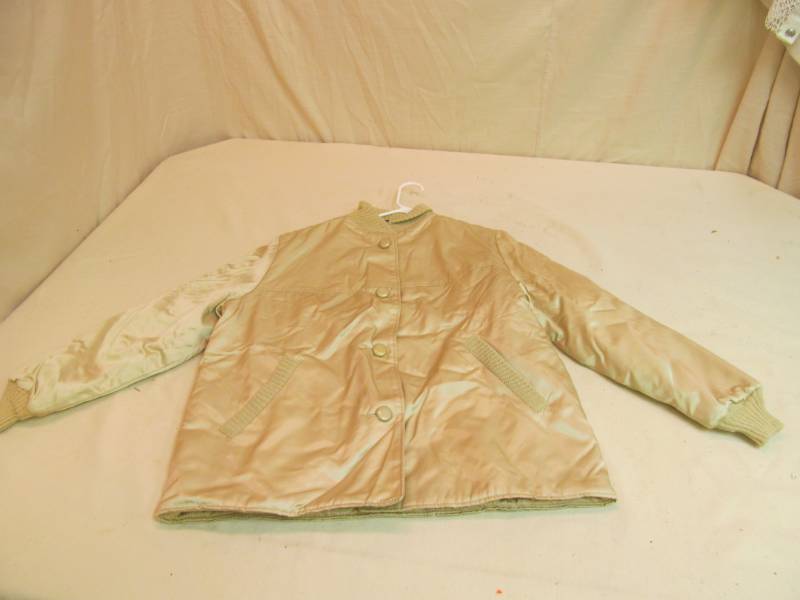 lot 186 image: Fingerhut coat