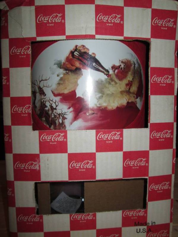 lot 11 image: Coca Cola ornaments ...