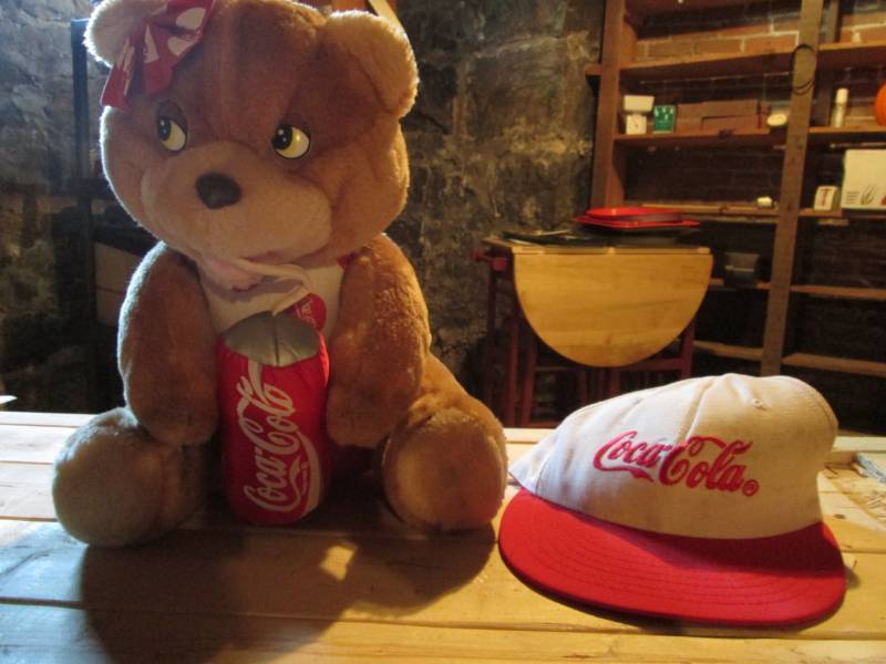lot 26 image: 1993 Coca Cola bear and collector c...