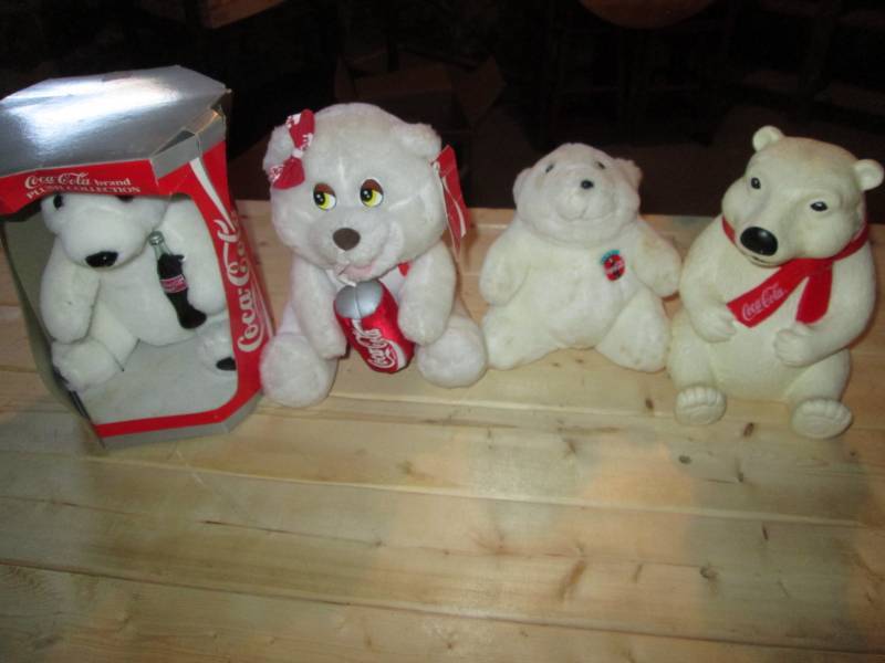 lot 33 image: 3 1993 Coca Cola bears and a polar ...
