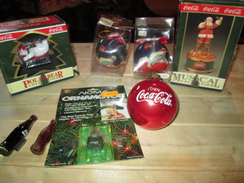 lot 39 image: Coca Cola ornaments, magnets and or...