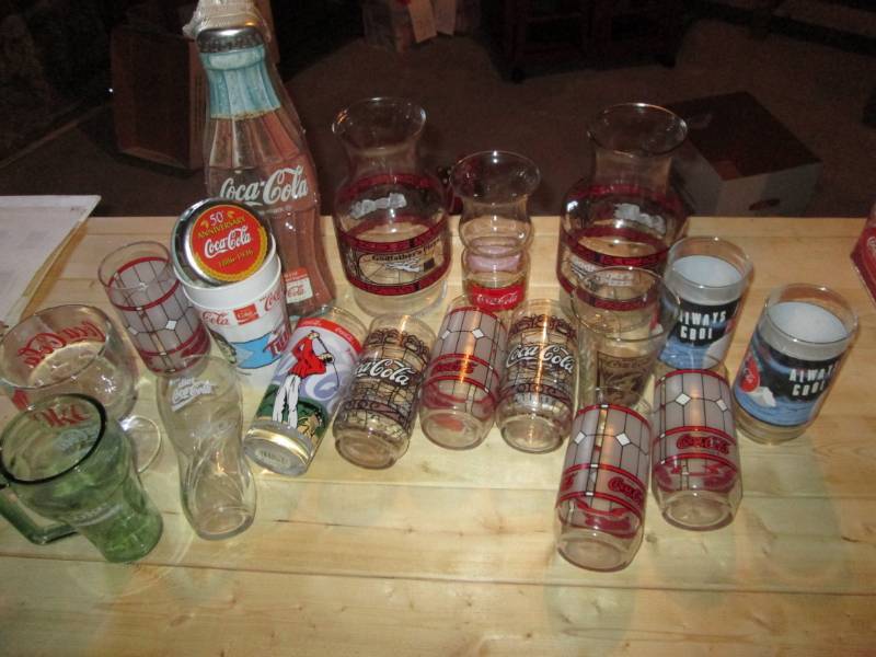 lot 40 image: Lot of Coca Cola glasses and collec...