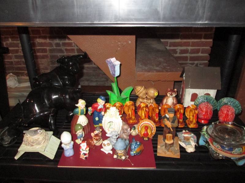 lot 50 image: Lot of decorative figurines, turkey...