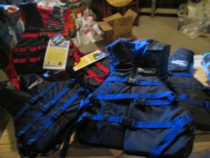 lot 55 image: 5 Adult life jackets, 3 XXL...