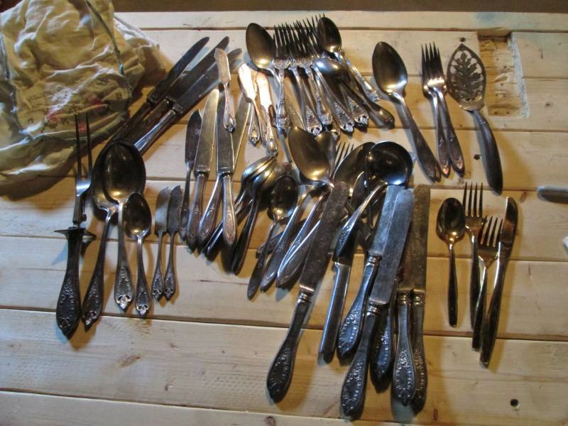 lot 56 image: Lot of silver plate silverware...
