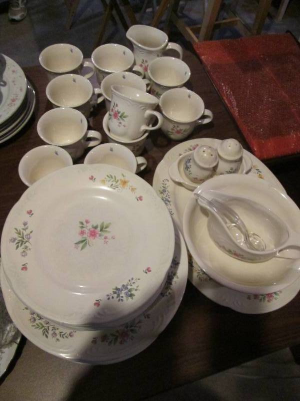 lot 59 image: Pfaltzgraff china set...