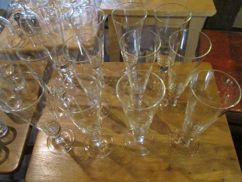 lot 64 image: Lot of star pattern glassware...