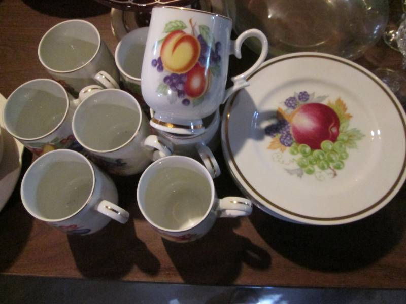 lot 61 image: Royalton fruit china...