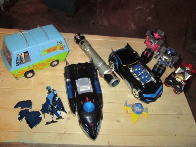 lot 70 image: Lot of toys including Mystery Machi...