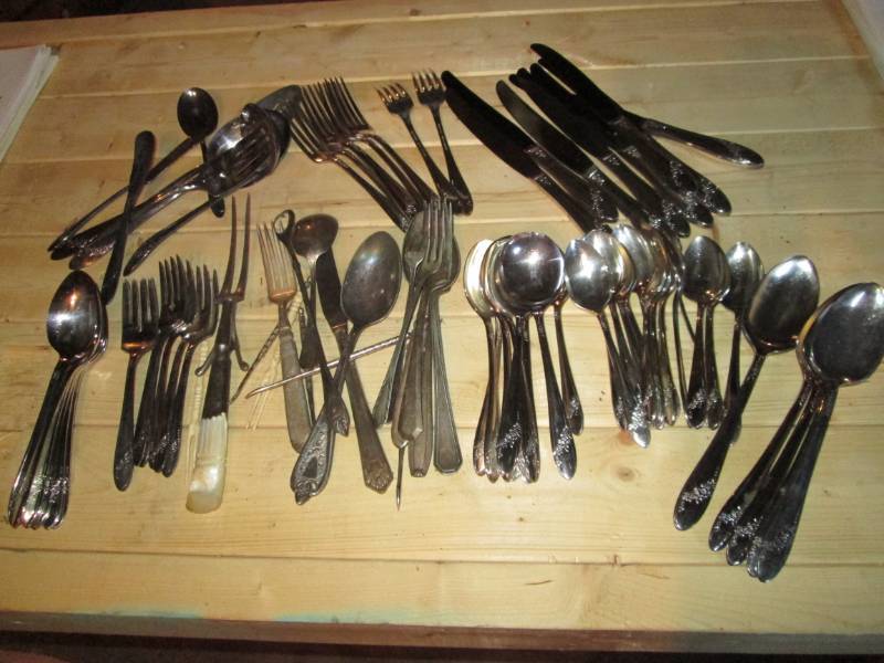 lot 73 image: Lot of silver plated silverware...