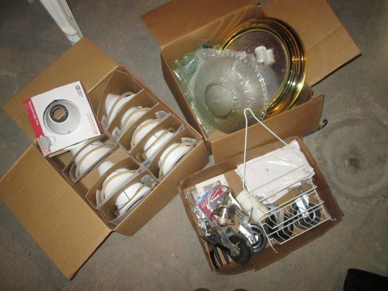 lot 74 image: Lot of lighting and hardware...