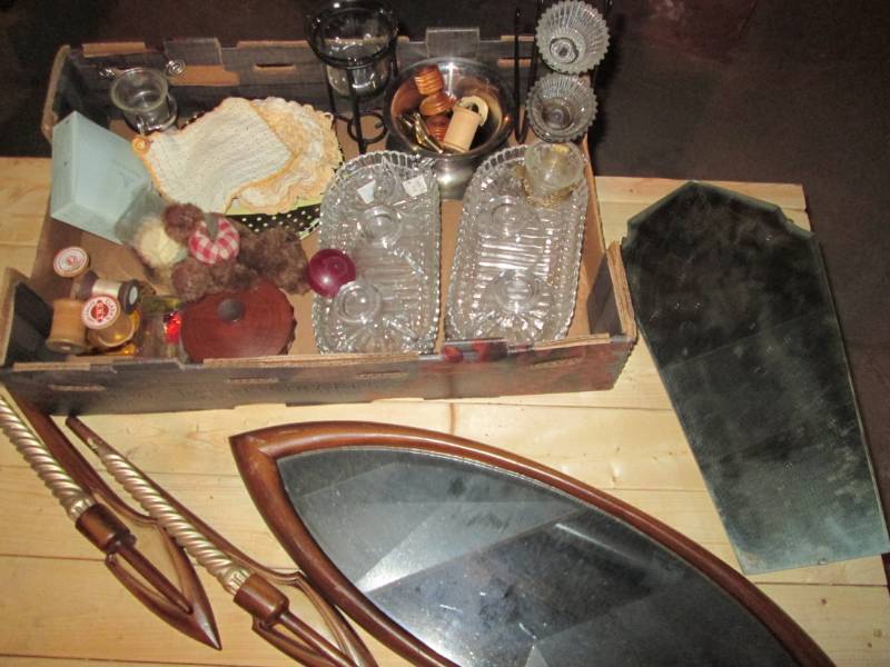 lot 77 image: Lot of home dcor...