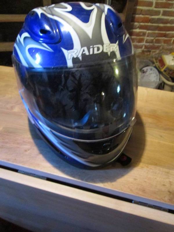 lot 81 image: Raider XL DOT Helmet...