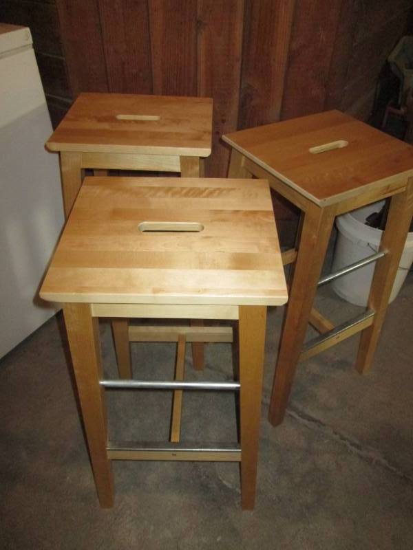 lot 85 image: 3 Wood stools...