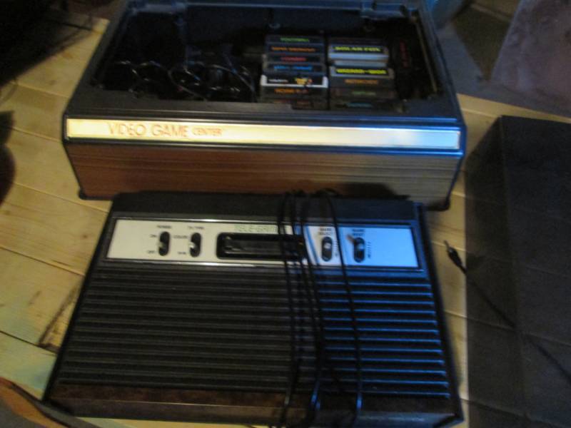 lot 91 image: Vintage video game center with Atar...