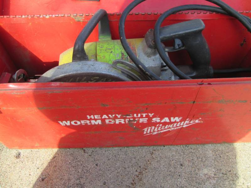 lot 95 image: Milwaukee worm drive saw...
