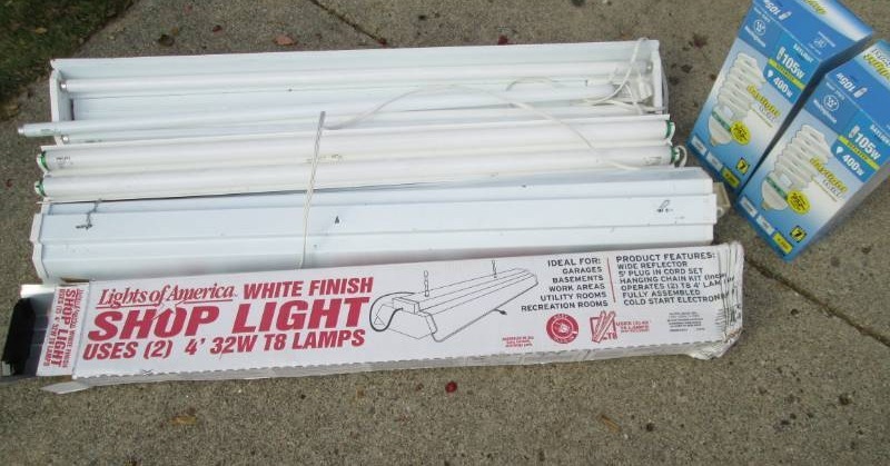 lot 113 image: Lot of shop lights and large bulbs...