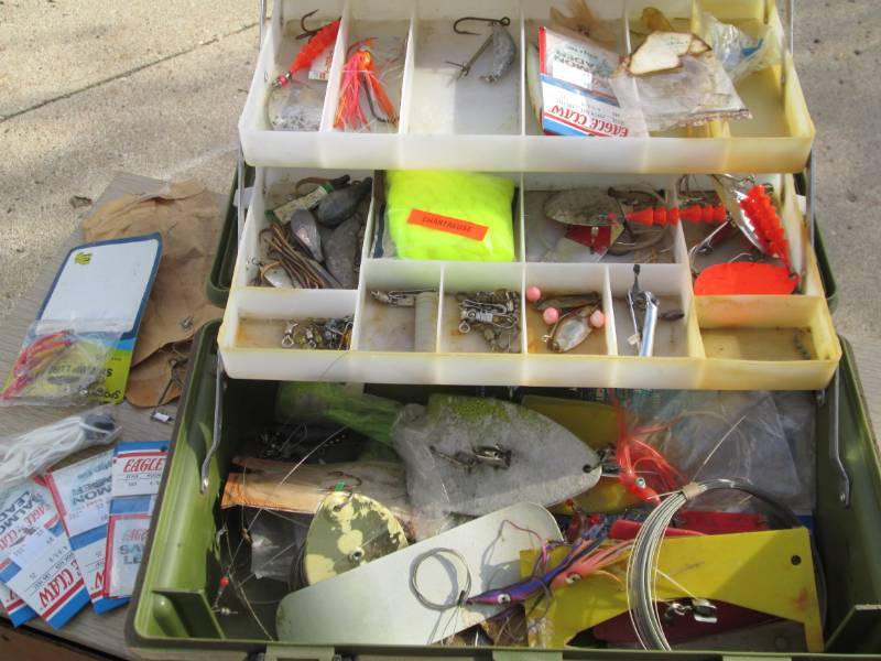 lot 121 image: Tackle box full of tackle...