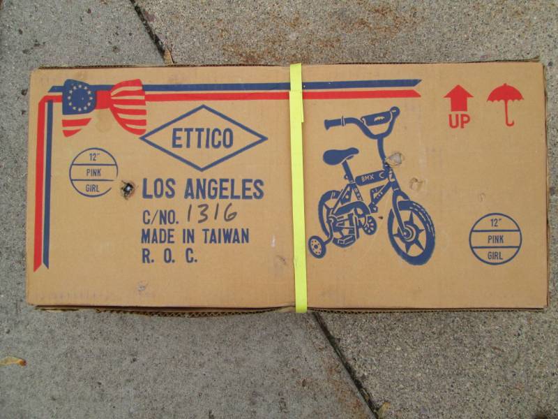 lot 153 image: 12 BMX bicycle for girls, new in b...
