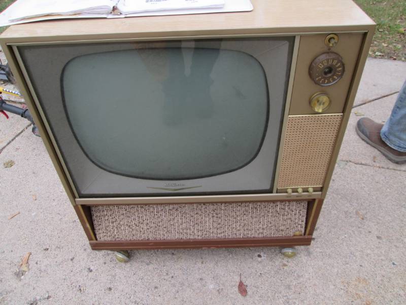 lot 162 image: Vintage RCA Victor TV...