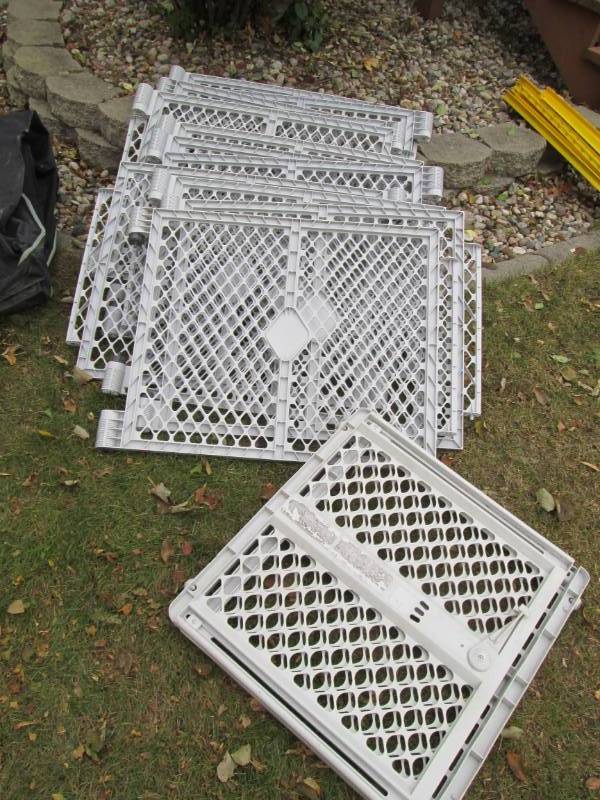 lot 9 image: Plastic enclusure and a baby gate...