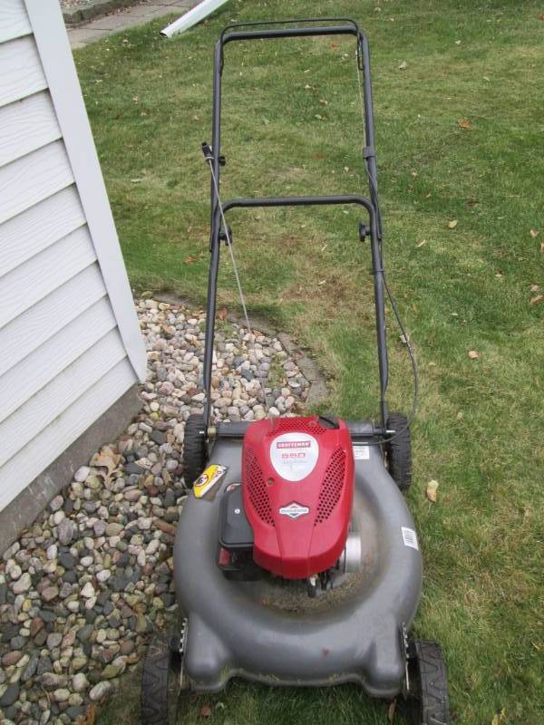 lot 167 image: Craftsman push mower...