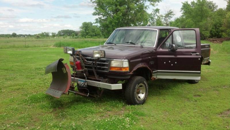 lot 1 image: 1994 Ford 4X4 150 Pickup with Plow