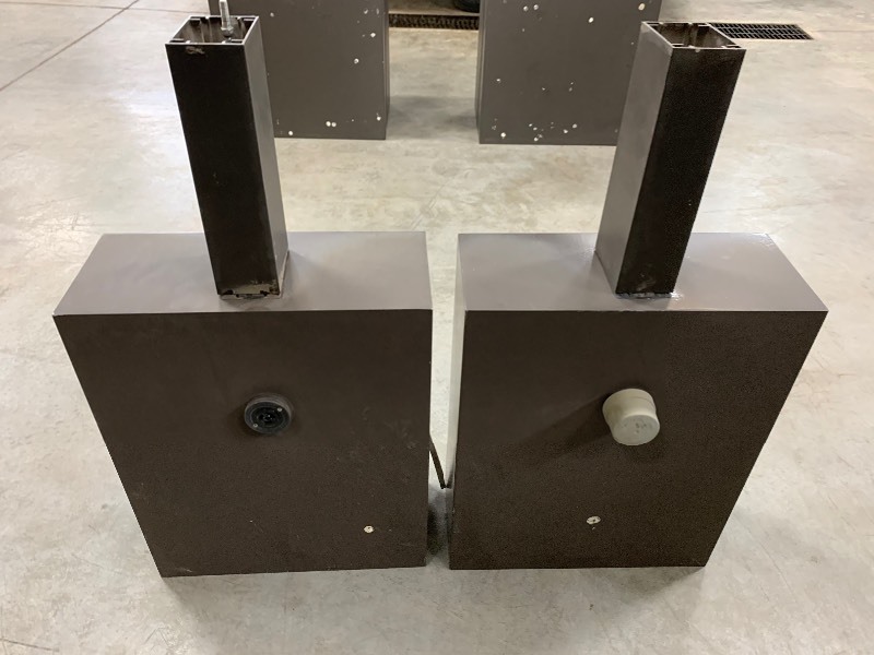 lot 3 image: EXTERIOR LIGHT POLE FIXTURES NO RESERVE