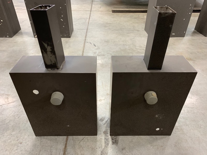 lot 4 image: EXTERIOR LIGHT POLE FIXTURES NO RESERVE