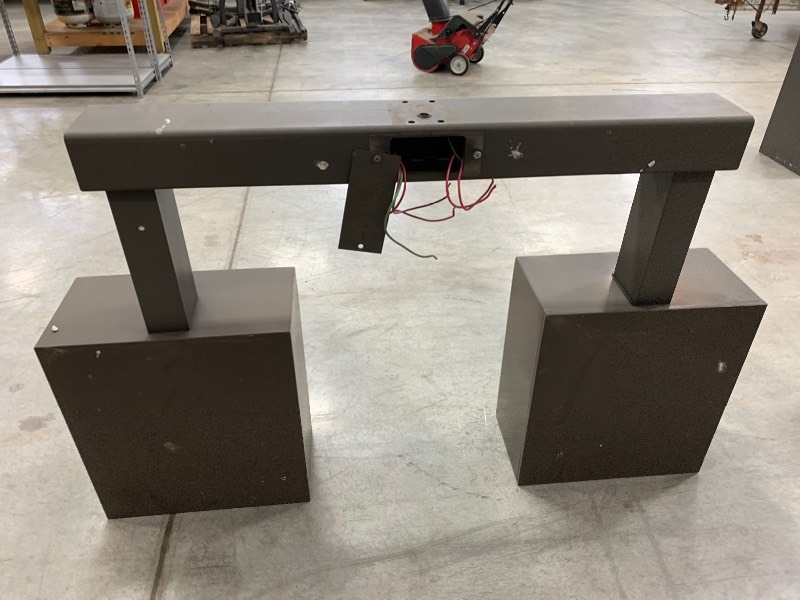 lot 6 image: EXTERIOR LIGHT POLE FIXTURES NO RESERVE