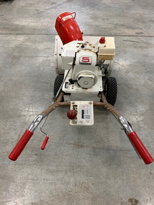 lot 9 image: DYNAMARK 26 2 STAGE SNOW BLOWER NO RESERVE