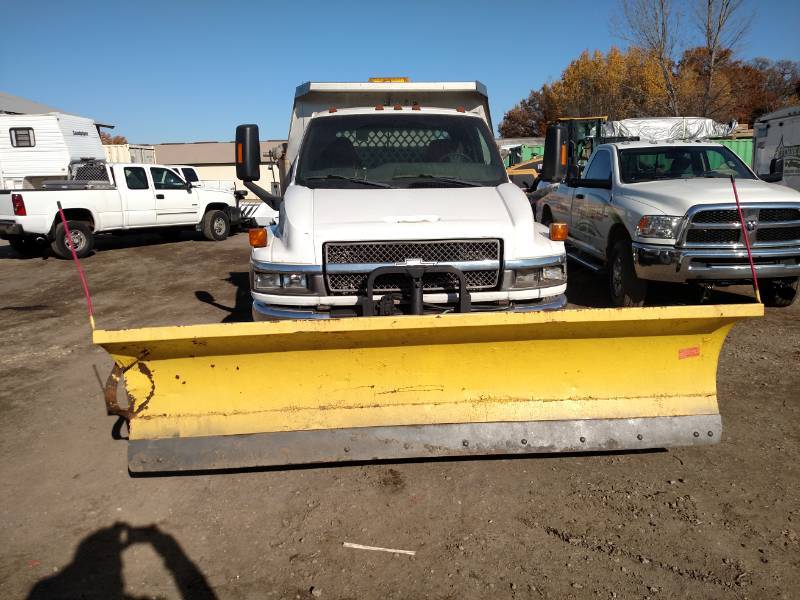 lot 1 image: 2004 Chevrolet C5500 Dump Truck