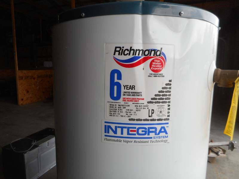 lot 14 image: Hot Water Heater