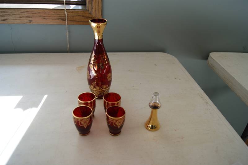 Serving Cup with 4 Mini Glasses