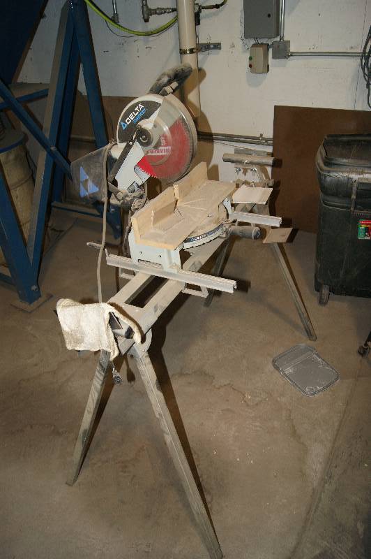 lot 007 image: Delta Chop Saw