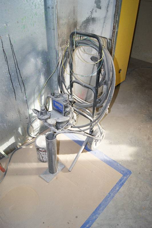 lot 014 image: Graco Triton 11 150 Series Spray Pump wElectrostatic Spray Gun