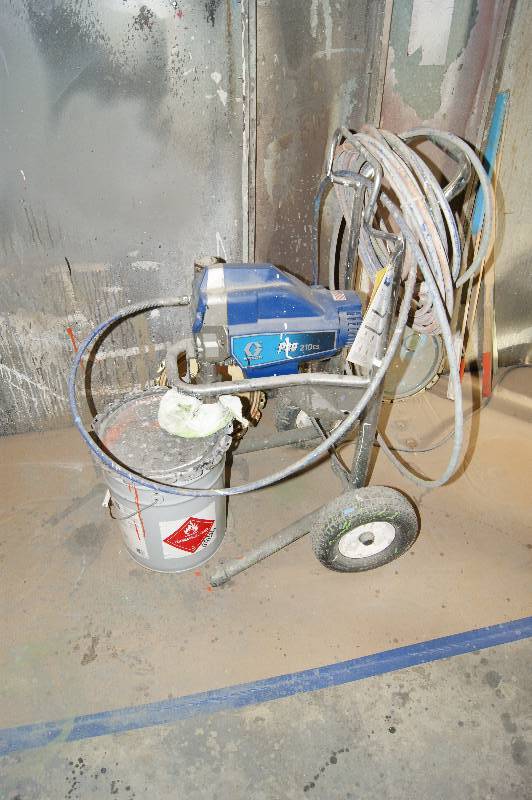 lot 015 image: Graco Pro 210es Spray Pump, Spray Gun, and Hose