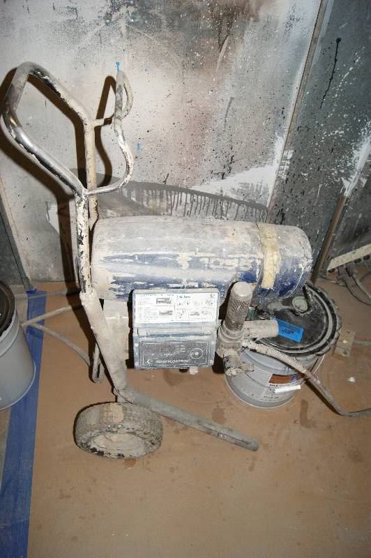 lot 017 image: Graco 1095 Paint Sprayer wSmart Control