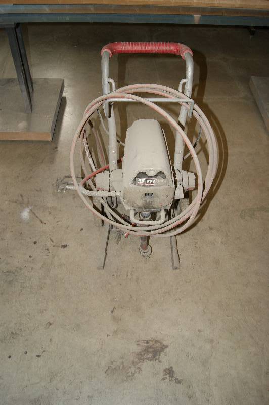 lot 028 image: Titan XT 290 Paint Sprayer