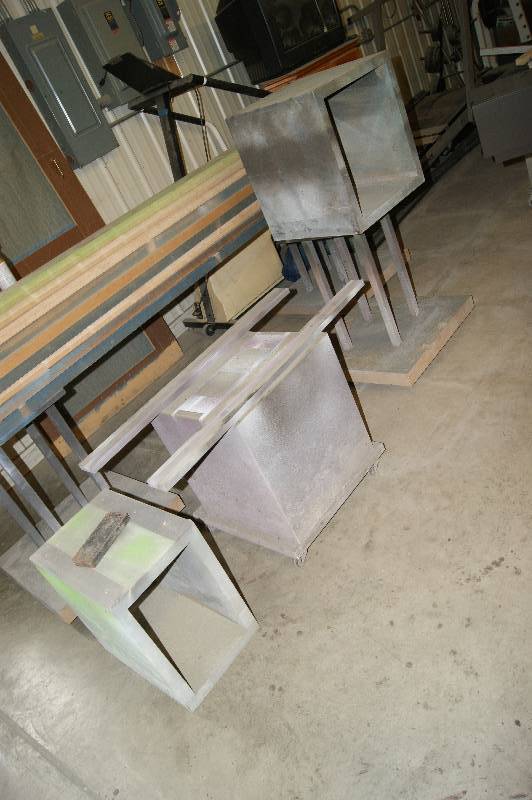 lot 030 image: (3) Rolling Carts