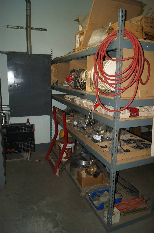 lot 041 image: Shelf and Contents and Workmate