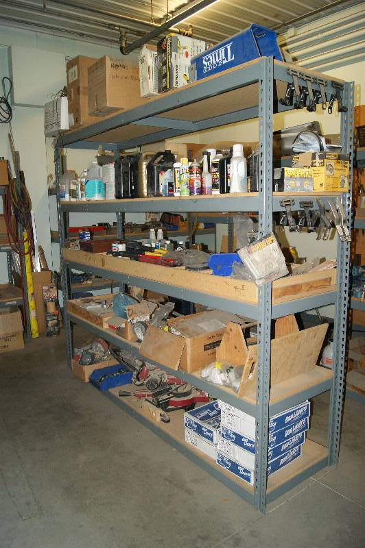 lot 044 image: Shelf and Contents