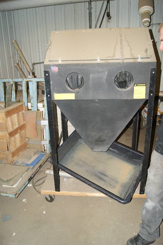 lot 054 image: Sandblasting box